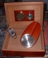 Humidor Rosenträ m. snoppare + askfat. Humidor Rosenträ m. snoppare + askfat.